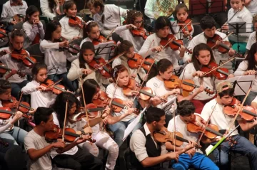 La Escuela Orquesta Barrio Ludueña cumple 20 años con un concierto en la peatonal