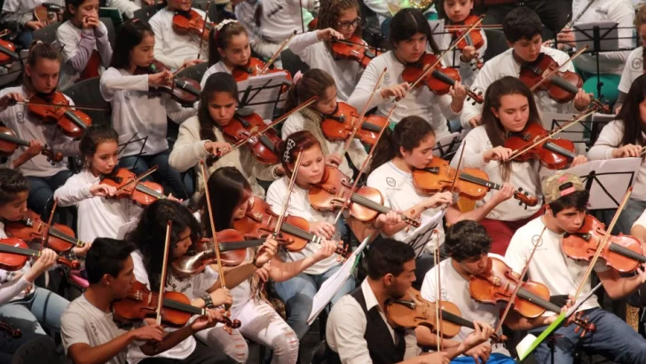 La Escuela Orquesta Barrio Ludueña cumple 20 años con un concierto en la peatonal
