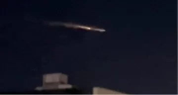 Video: un extraño objeto lumínico sobrevoló el cielo de Santa Fe