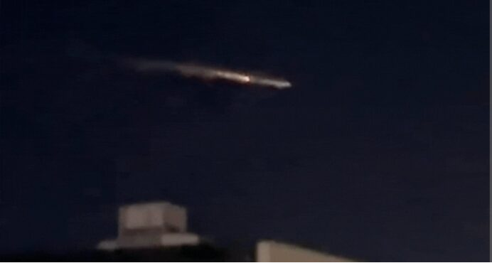 Video: un extraño objeto lumínico sobrevoló el cielo de Santa Fe