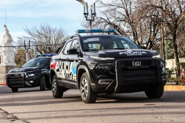 La provincia entregó 60 nuevas camionetas a la policía de Santa Fe
