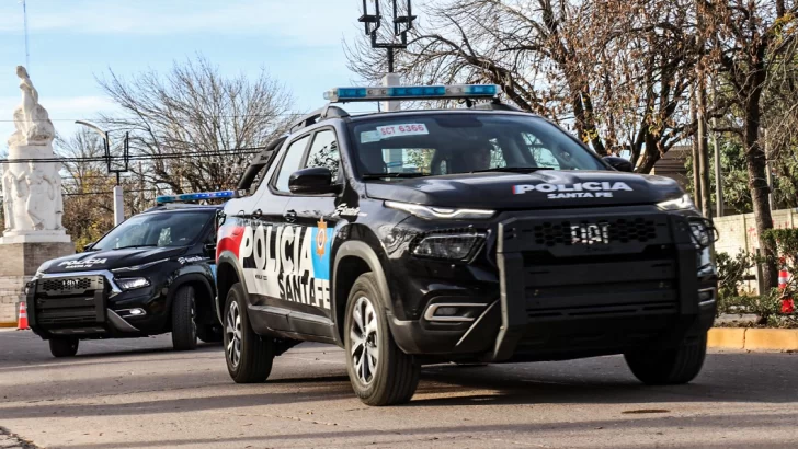 La provincia entregó 60 nuevas camionetas a la policía de Santa Fe