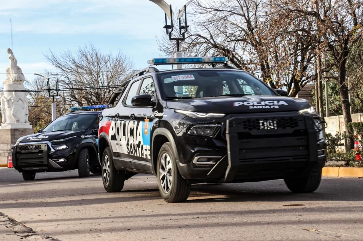 La provincia entregó 60 nuevas camionetas a la policía de Santa Fe