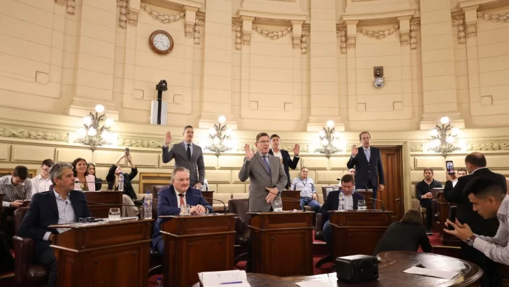 Senadores y autoridades realizaron la Jura a la nueva Constitución de la Provincia