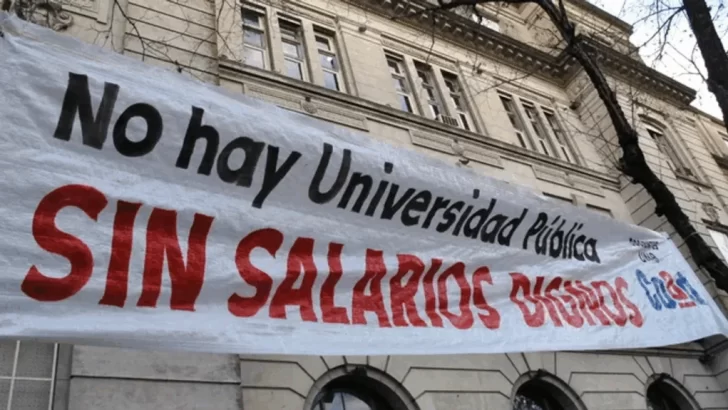 UNR: jueves de paro docente contra el veto al financiamiento universitario