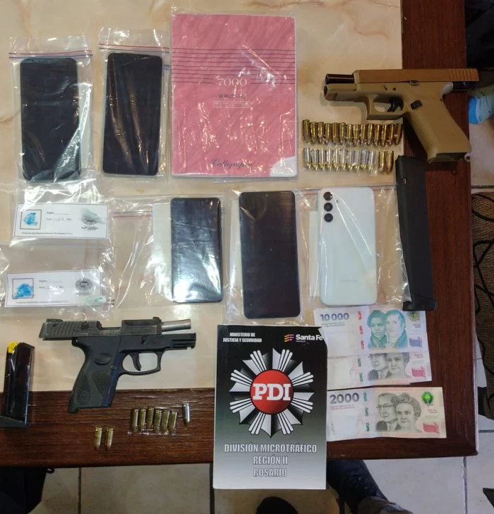 En Rosario y región: 12 allanamientos con ocho detenidos y secuestro de drogas y armas