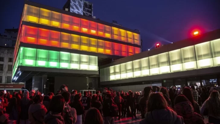 El nuevo CC Fontanarrosa vuelve a brillar con el arte, la música y sabores