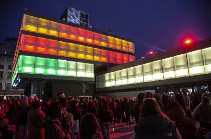 El nuevo CC Fontanarrosa vuelve a brillar con el arte, la música y sabores