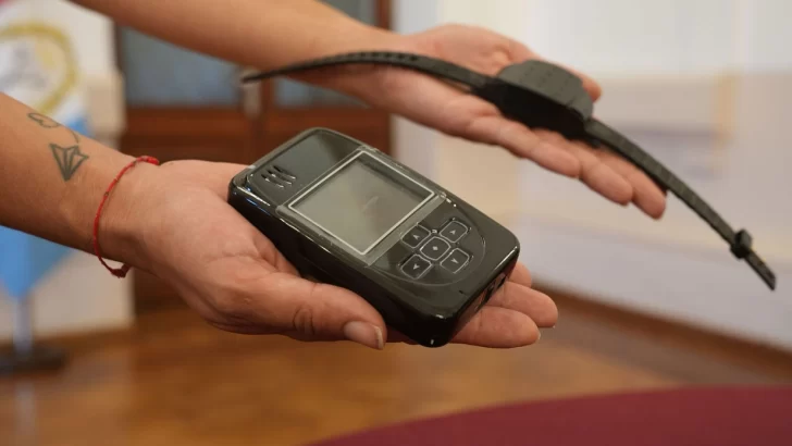 La Provincia presentó las tobilleras duales para prevenir hechos de violencia de género