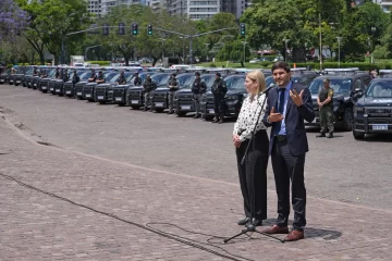 El Gobierno provincial entregó 72 camionetas 0 km a la Policía de Santa Fe