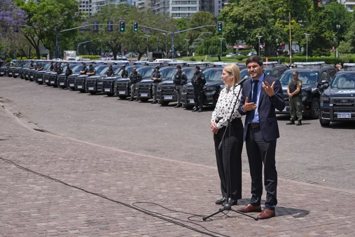 El Gobierno provincial entregó 72 camionetas 0 km a la Policía de Santa Fe
