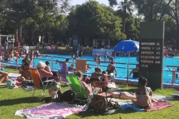 Arrancó la temporada de verano en los polideportivos municipales: dónde, cómo y cuánto