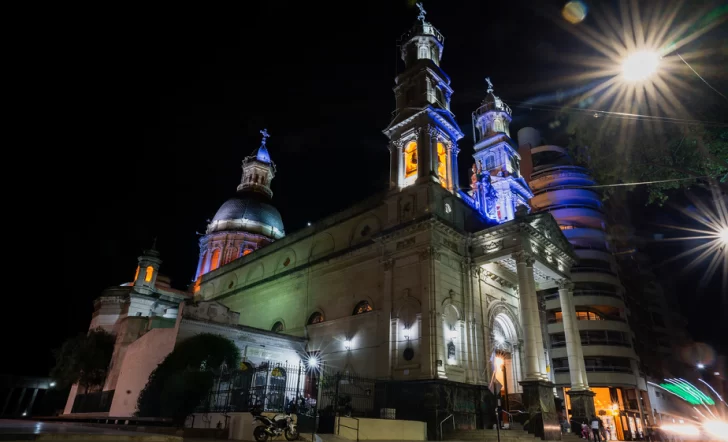 Con el foco en Belgrano, se viene una visita guiada nocturna a la Catedral Con el foco en Belgrano, se viene una visita guiada nocturna a la Catedral