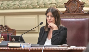 Clara García fue re-reelecta como presidenta de la Cámara de Diputados de Santa Fe Clara García fue re-reelecta como presidenta de la Cámara de Diputados de Santa Fe