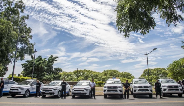 La Municipalidad presentó nuevos móviles para reforzar el control urbano La Municipalidad presentó nuevos móviles para reforzar el control urbano