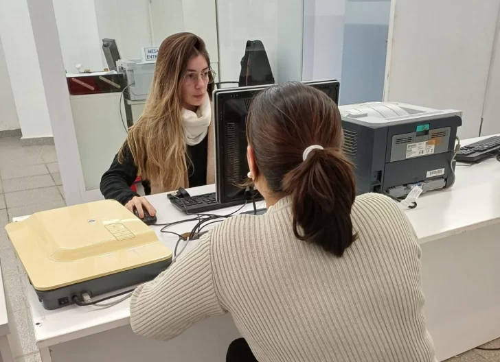 El Gobierno aumentó el costo del DNI y del pasaporte El Gobierno aumentó el costo del DNI y del pasaporte