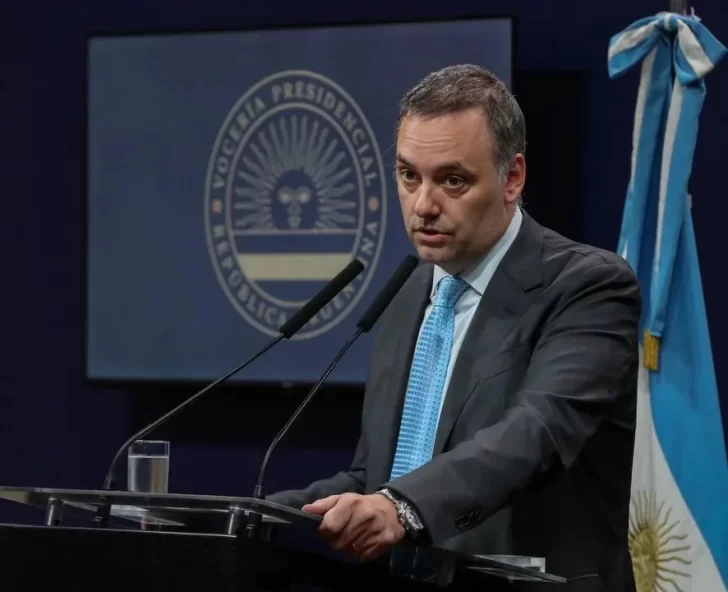 Adorni reapareció, negó irregularidades y defendió su patrimonio Adorni reapareció, negó irregularidades y defendió su patrimonio