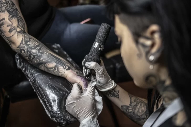 Llega Ciclo Tatuadoras: tatuajes en vivo, charlas, talleres y música Llega Ciclo Tatuadoras: tatuajes en vivo, charlas, talleres y música