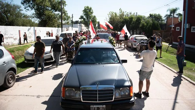 Una multitud despidió a Ian, el chico asesinado en la escuela de San Cristóbal Una multitud despidió a Ian, el chico asesinado en la escuela de San Cristóbal