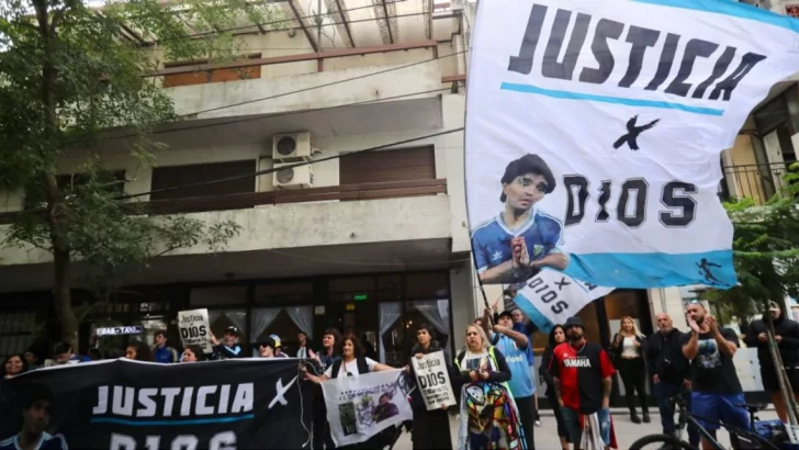 Arranca hoy el segundo juicio por la muerte de Maradona tras la destitución de la jueza Makintach Arranca hoy el segundo juicio por la muerte de Maradona tras la destitución de la jueza Makintach