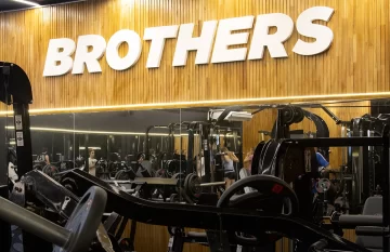 Hacía compras con las tarjetas guardadas en los casilleros del gimnasio Hacía compras con las tarjetas guardadas en los casilleros del gimnasio