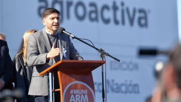 Pullaro anuncia un paquete de alivio fiscal y $ 100.000 millones para impulsar la producción Pullaro anuncia un paquete de alivio fiscal y $ 100.000 millones para impulsar la producción