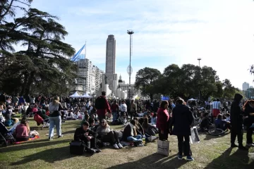 Efecto Bandera: unas 200 mil personas visitaron Rosario el fin de semana Efecto Bandera: unas 200 mil personas visitaron Rosario el fin de semana