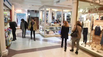 Crisis en el comercio de Rosario: seis de cada diez locales vendieron menos que el mes pasado Crisis en el comercio de Rosario: seis de cada diez locales vendieron menos que el mes pasado